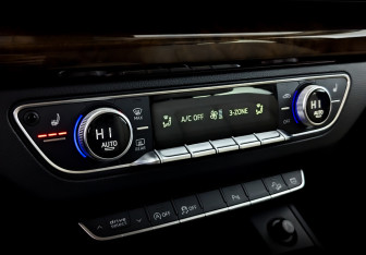 Подержанный автомобиль Audi Q5 2017 года (29 фото)