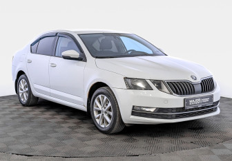 Подержанный автомобиль Skoda Octavia Liftback 2019 года (3 фото)