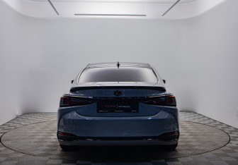 Подержанный автомобиль Lexus ES 2020 года (6 фото)