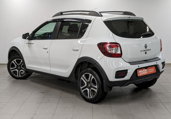 Подержанный автомобиль Renault Sandero 2021 года (7 фото)