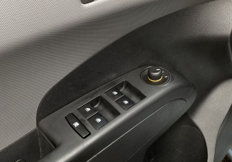 Подержанный автомобиль Chevrolet Aveo Sedan 2012 года (16 фото)