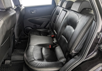 Подержанный автомобиль Nissan Qashqai 2011 года (18 фото)