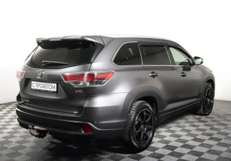 Подержанный автомобиль Toyota Highlander 2014 года (5 фото)