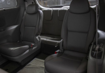 Подержанный автомобиль Kia Carnival 2018 года (10 фото)