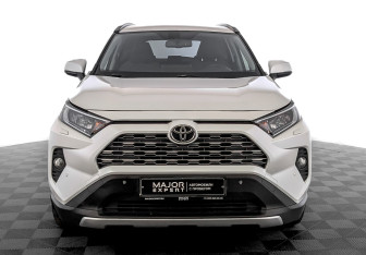 Подержанный автомобиль Toyota RAV4 2021 года (2 фото)