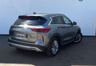 Подержанный автомобиль Infiniti QX50 2019 года (8 фото)