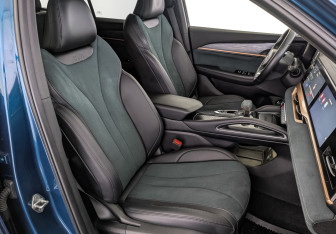 Подержанный автомобиль Geely Monjaro 2023 года (24 фото)