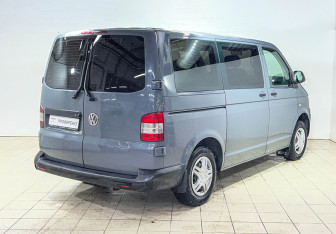 Подержанный автомобиль Volkswagen Caravelle 2013 года (4 фото)