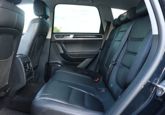 Подержанный автомобиль Volkswagen Touareg 2016 года (10 фото)