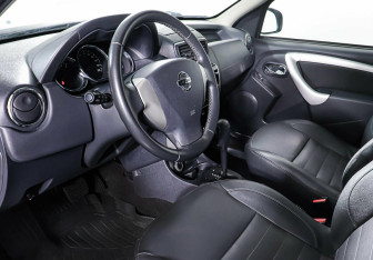 Подержанный автомобиль Nissan Terrano 2016 года (10 фото)