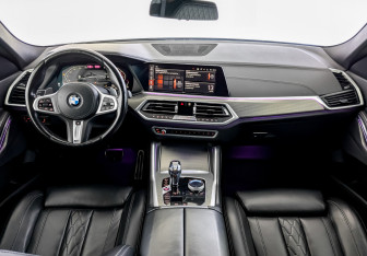 Подержанный автомобиль BMW X6 2020 года (14 фото)
