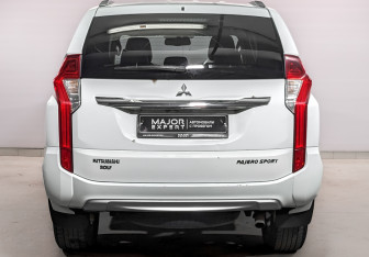 Подержанный автомобиль Mitsubishi Pajero Sport 2018 года (6 фото)