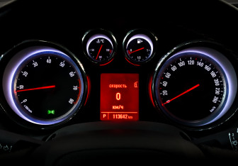 Подержанный автомобиль Opel Astra Hatchback 2012 года (13 фото)