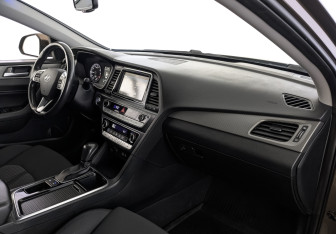 Подержанный автомобиль Hyundai Sonata 2018 года (13 фото)
