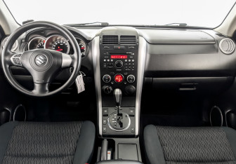 Подержанный автомобиль Suzuki Grand Vitara 2014 года (14 фото)