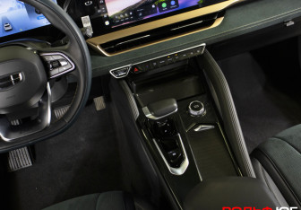 Подержанный автомобиль Geely Monjaro 2024 года (23 фото)