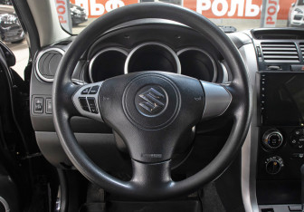 Подержанный автомобиль Suzuki Grand Vitara 2007 года (17 фото)
