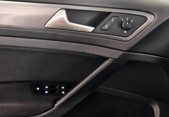 Подержанный автомобиль Volkswagen Golf Hatchback 2014 года (14 фото)