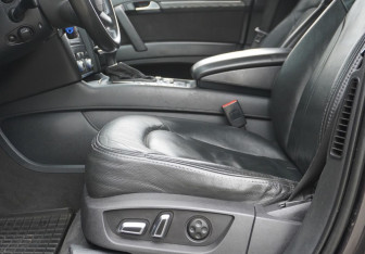 Подержанный автомобиль Audi Q7 2010 года (13 фото)