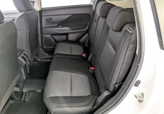 Подержанный автомобиль Mitsubishi Outlander 2018 года (12 фото)