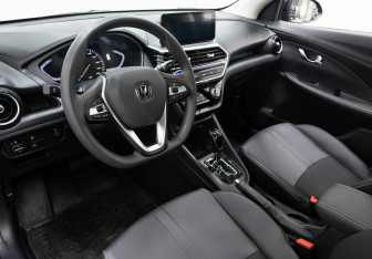 Подержанный автомобиль Changan Alsvin 2023 года (10 фото)