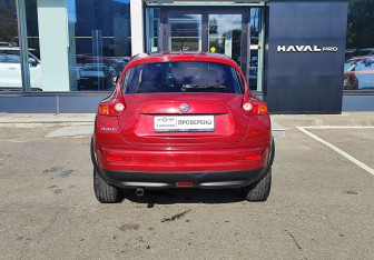 Подержанный автомобиль Nissan Juke 2011 года (6 фото)