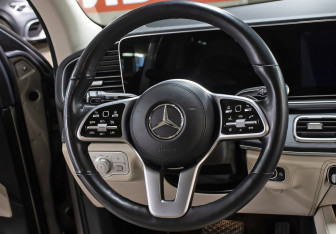 Подержанный автомобиль Mercedes-Benz GLE 2021 года (17 фото)
