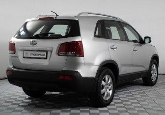 Подержанный автомобиль Kia Sorento 2011 года (5 фото)