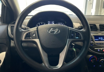 Подержанный автомобиль Hyundai Solaris Sedan 2014 года (12 фото)