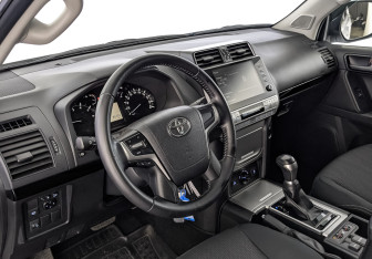 Подержанный автомобиль Toyota Land Cruiser Prado 2021 года (15 фото)