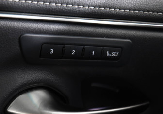 Подержанный автомобиль Lexus ES 2019 года (17 фото)