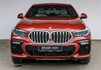 Подержанный автомобиль BMW X6 2021 года (2 фото)