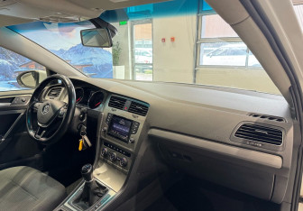 Подержанный автомобиль Volkswagen Golf Hatchback 2014 года (10 фото)