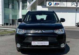 Подержанный автомобиль Mitsubishi Outlander 2013 года (2 фото)