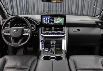 Подержанный автомобиль Toyota Land Cruiser Suv 2023 года (15 фото)