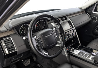Подержанный автомобиль Land Rover Discovery 2017 года (15 фото)