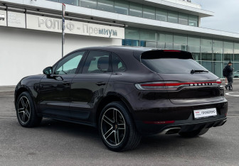 Подержанный автомобиль Porsche Macan 2021 года (7 фото)