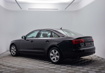 Подержанный автомобиль Audi A6 Sedan 2014 года (7 фото)