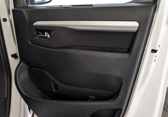 Подержанный автомобиль Citroen SpaceTourer 2021 года (25 фото)