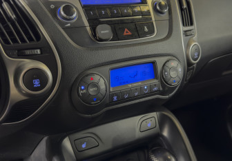 Подержанный автомобиль Hyundai ix35 2010 года (15 фото)