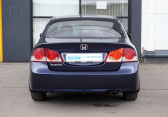 Подержанный автомобиль Honda Civic Sedan 2008 года (6 фото)