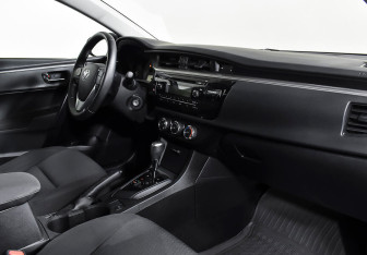 Подержанный автомобиль Toyota Corolla Sedan 2014 года (9 фото)