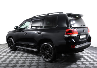 Подержанный автомобиль Toyota Land Cruiser Suv 2018 года (7 фото)