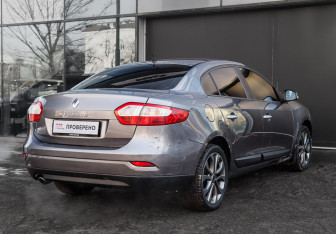 Подержанный автомобиль Renault Fluence 2011 года (5 фото)