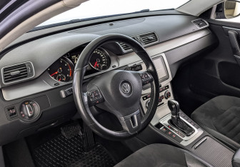Подержанный автомобиль Volkswagen Passat Sedan 2012 года (15 фото)