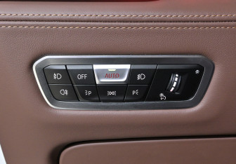 Подержанный автомобиль BMW X6 2020 года (19 фото)