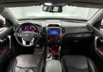 Подержанный автомобиль Kia Sorento 2012 года (13 фото)