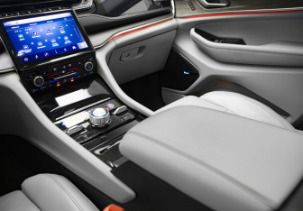 Подержанный автомобиль Jeep Grand Cherokee 2022 года (24 фото)