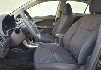 Подержанный автомобиль Toyota Corolla Sedan 2012 года (10 фото)