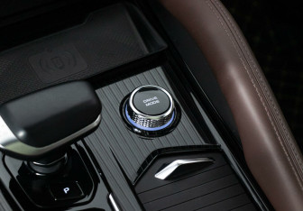 Подержанный автомобиль Geely Monjaro 2023 года (17 фото)